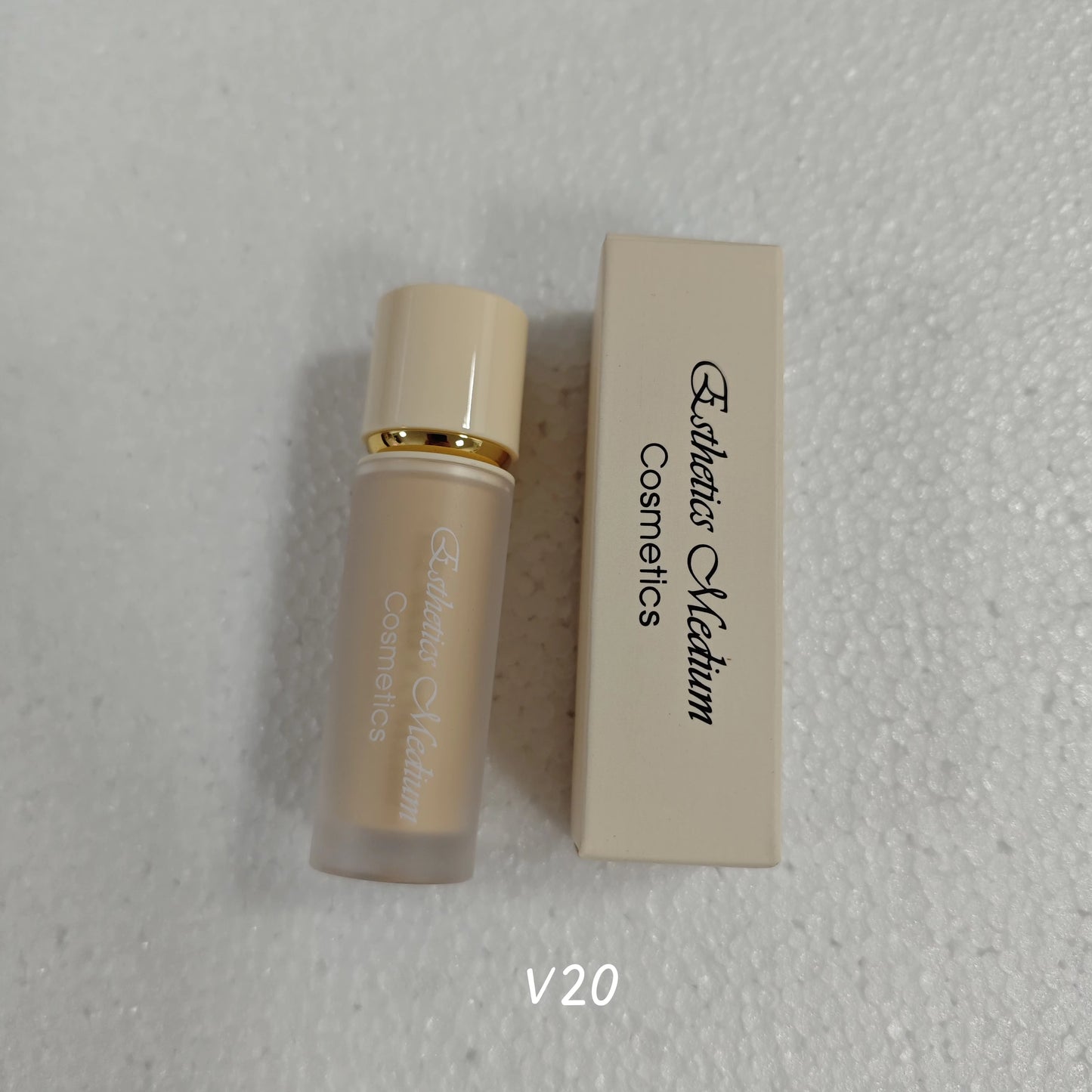 Long Lasting Liquid Concealer provides under eyes, blemish, dark circles, age spots coverage