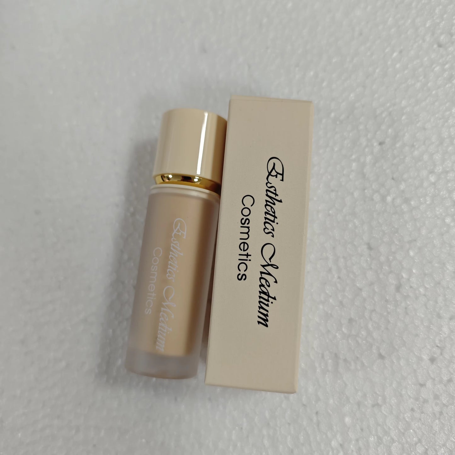 Long Lasting Liquid Concealer provides under eyes, blemish, dark circles, age spots coverage