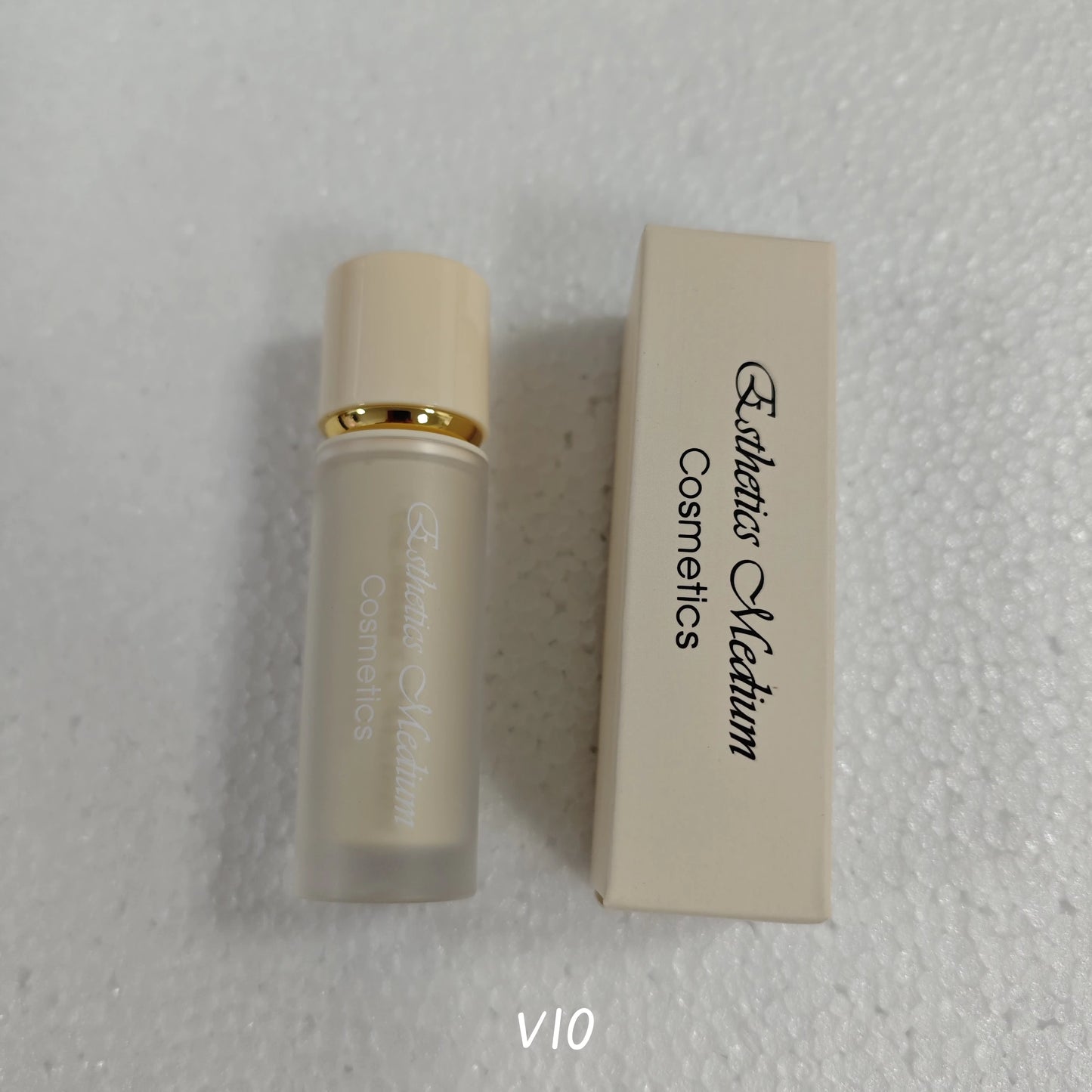 Long Lasting Liquid Concealer provides under eyes, blemish, dark circles, age spots coverage